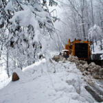 हिमाचलमध्ये जोरदार बर्फवृष्टी, २१६ रस्ते बंद
